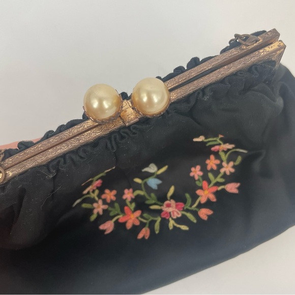 Adorable Vintage 1930s-1940s Black Embroidered Evening Bag - Picture 6 of 10